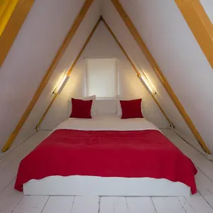 https://rembrandtplein-bb.amsterdamhotelsnl.com